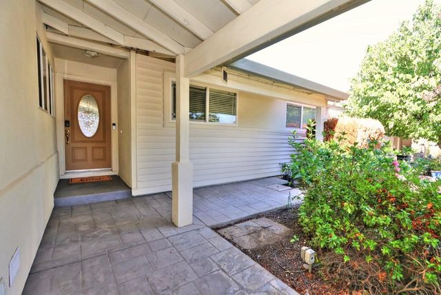 8645 Fallbrook Way, Sacramento, CA 95826