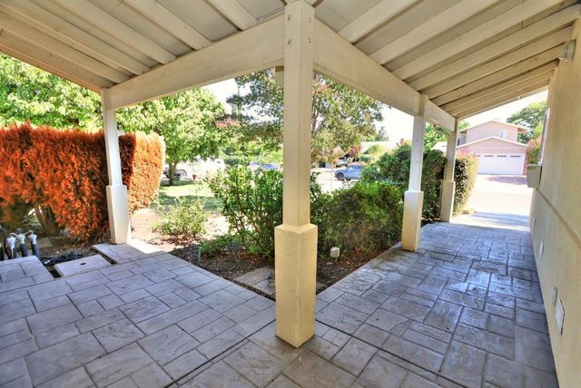 8645 Fallbrook Way, Sacramento, CA 95826