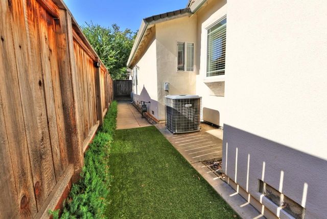8645 Fallbrook Way, Sacramento, CA 95826