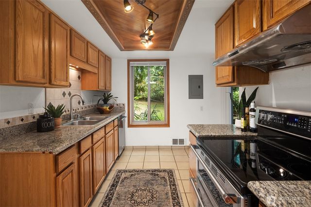 4727 W Lake Sammamish Parkway SE #B-106, Issaquah, WA 98027