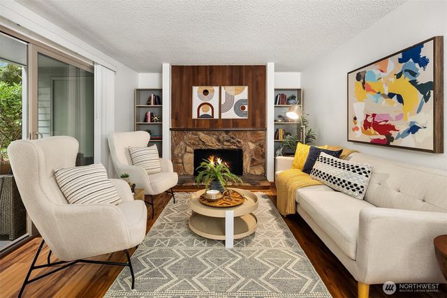 4727 W Lake Sammamish Parkway SE #B-106, Issaquah, WA 98027