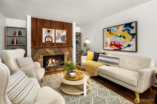 4727 W Lake Sammamish Parkway SE #B-106, Issaquah, WA 98027