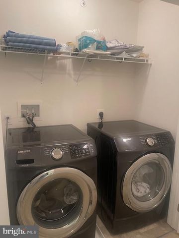 8 MANCHESTER DR, Hatboro, PA 19040