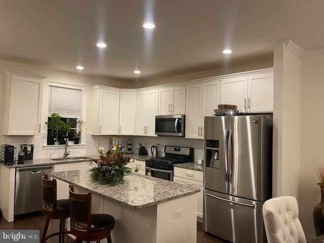 8 MANCHESTER DR, Hatboro, PA 19040