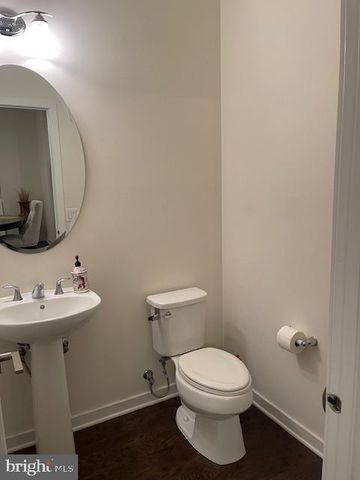 8 MANCHESTER DR, Hatboro, PA 19040