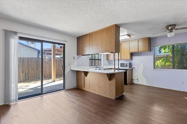 7624 Valley Wood Dr, Sacramento, CA 95828