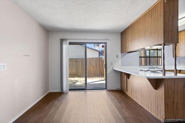 7624 Valley Wood Dr, Sacramento, CA 95828