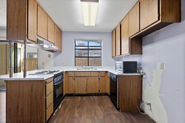 7624 Valley Wood Dr, Sacramento, CA 95828