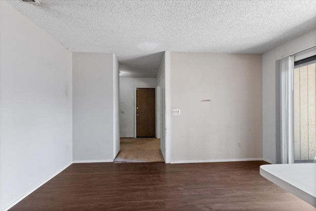 7624 Valley Wood Dr, Sacramento, CA 95828