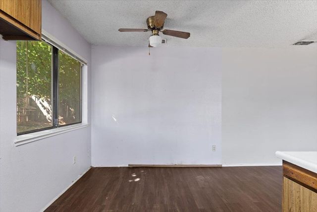 7624 Valley Wood Dr, Sacramento, CA 95828