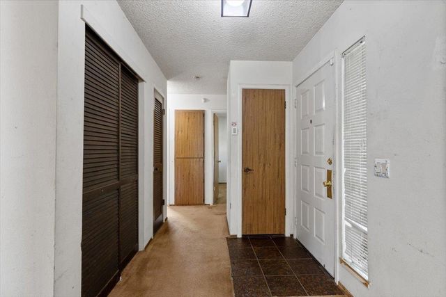 7624 Valley Wood Dr, Sacramento, CA 95828