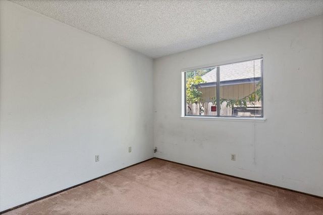 7624 Valley Wood Dr, Sacramento, CA 95828