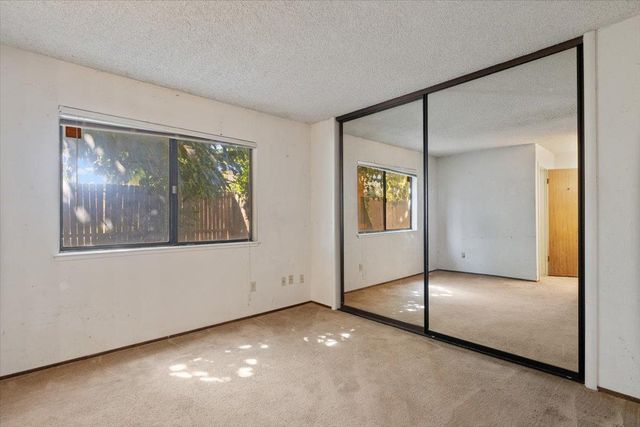 7624 Valley Wood Dr, Sacramento, CA 95828