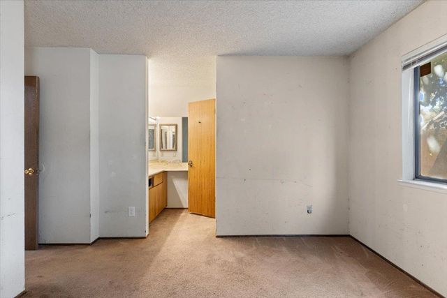 7624 Valley Wood Dr, Sacramento, CA 95828