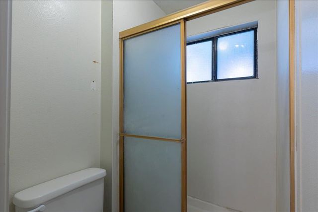 7624 Valley Wood Dr, Sacramento, CA 95828
