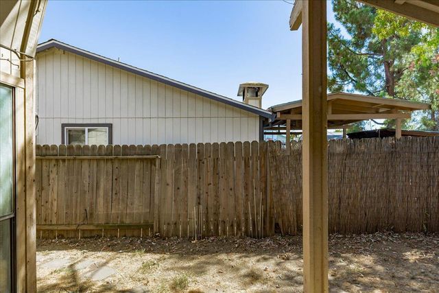 7624 Valley Wood Dr, Sacramento, CA 95828