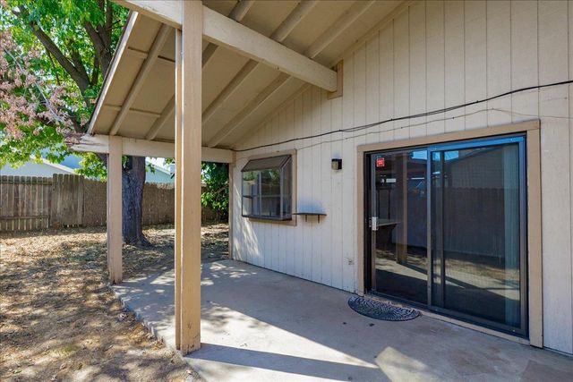 7624 Valley Wood Dr, Sacramento, CA 95828