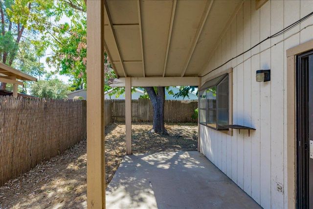 7624 Valley Wood Dr, Sacramento, CA 95828