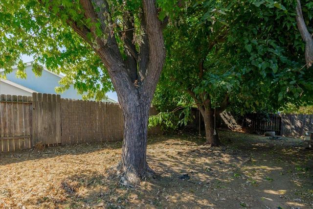 7624 Valley Wood Dr, Sacramento, CA 95828