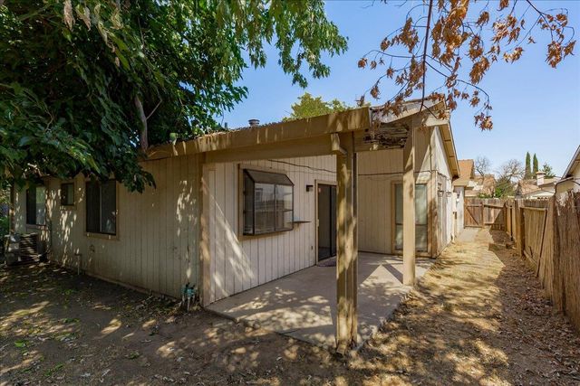 7624 Valley Wood Dr, Sacramento, CA 95828
