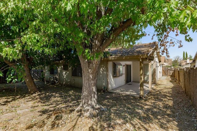 7624 Valley Wood Dr, Sacramento, CA 95828