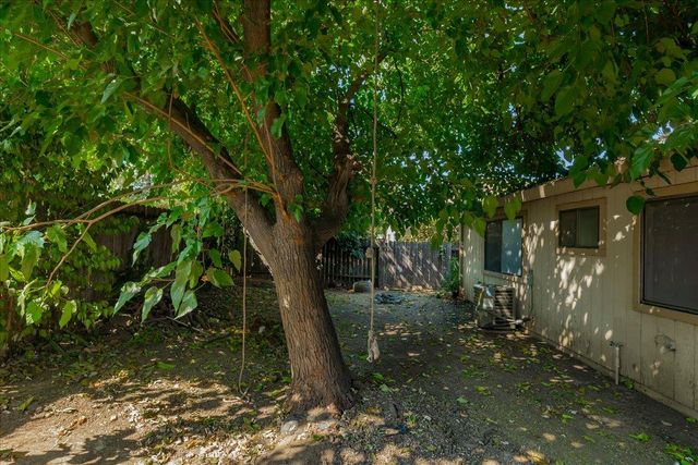 7624 Valley Wood Dr, Sacramento, CA 95828