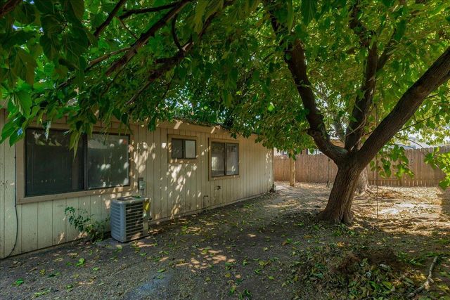 7624 Valley Wood Dr, Sacramento, CA 95828