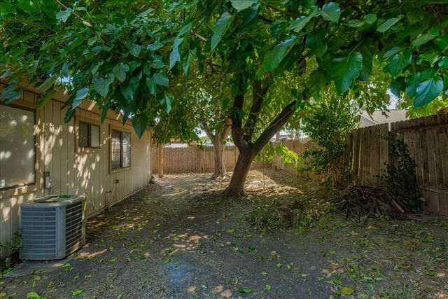 7624 Valley Wood Dr, Sacramento, CA 95828