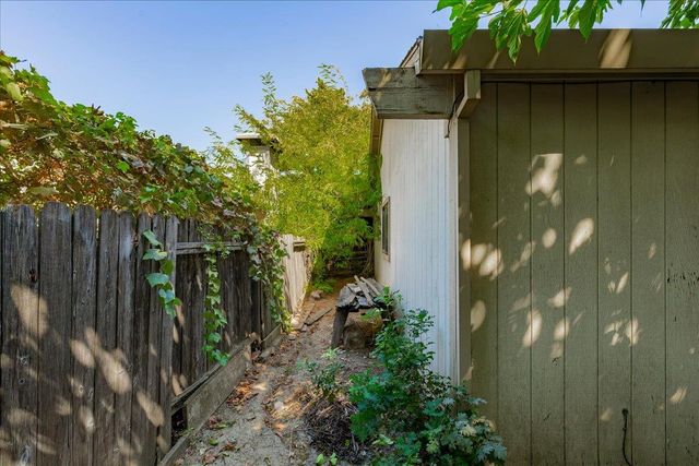 7624 Valley Wood Dr, Sacramento, CA 95828
