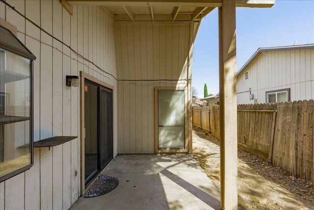 7624 Valley Wood Dr, Sacramento, CA 95828