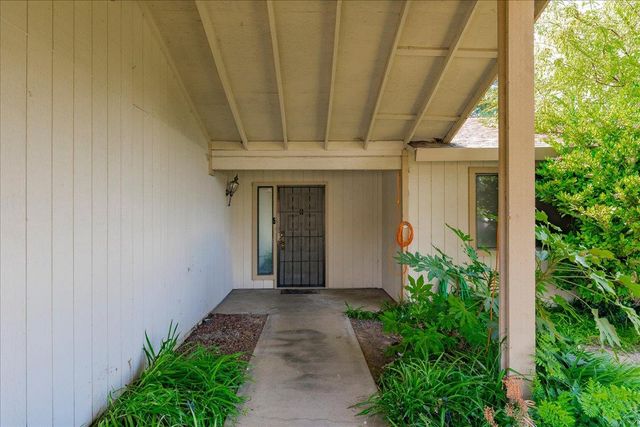 7624 Valley Wood Dr, Sacramento, CA 95828