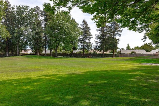 7624 Valley Wood Dr, Sacramento, CA 95828