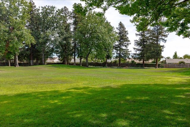 7624 Valley Wood Dr, Sacramento, CA 95828