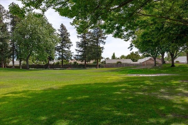 7624 Valley Wood Dr, Sacramento, CA 95828