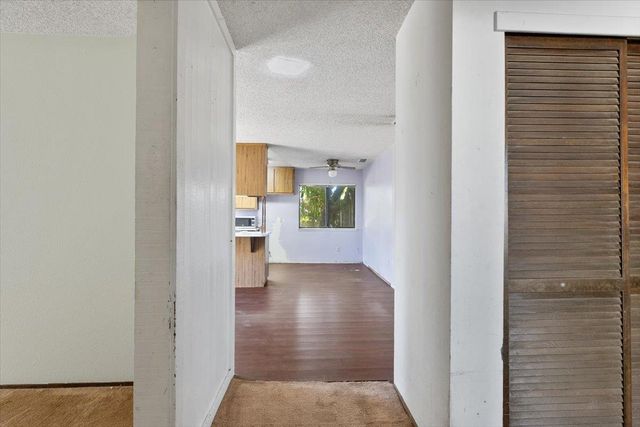 7624 Valley Wood Dr, Sacramento, CA 95828