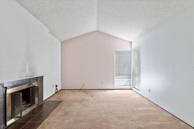 7624 Valley Wood Dr, Sacramento, CA 95828