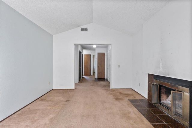 7624 Valley Wood Dr, Sacramento, CA 95828