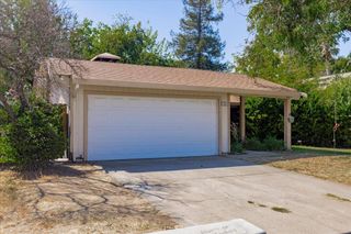 7624 Valley Wood Dr, Sacramento, CA 95828