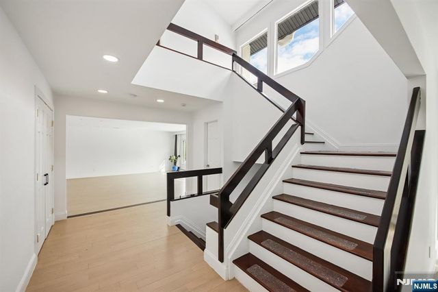 11 Hudson Terrace, Englewood Cliffs, NJ 07632