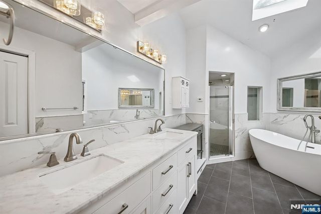 11 Hudson Terrace, Englewood Cliffs, NJ 07632