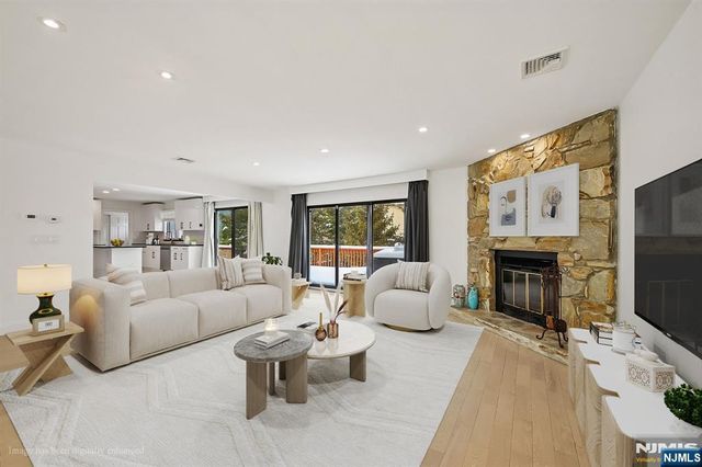 11 Hudson Terrace, Englewood Cliffs, NJ 07632