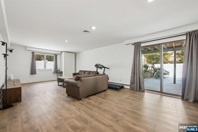 11 Hudson Terrace, Englewood Cliffs, NJ 07632