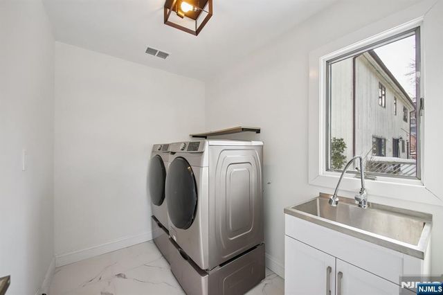 11 Hudson Terrace, Englewood Cliffs, NJ 07632