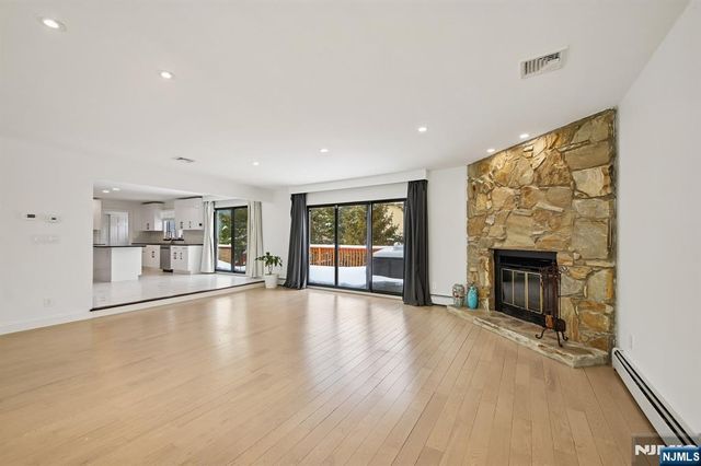 11 Hudson Terrace, Englewood Cliffs, NJ 07632