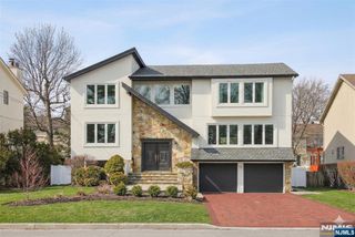 11 Hudson Terrace, Englewood Cliffs, NJ 07632