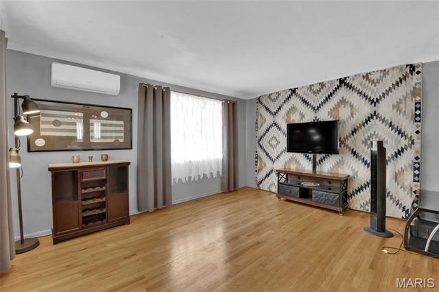 4959 Fairview Avenue, St Louis, MO 63139