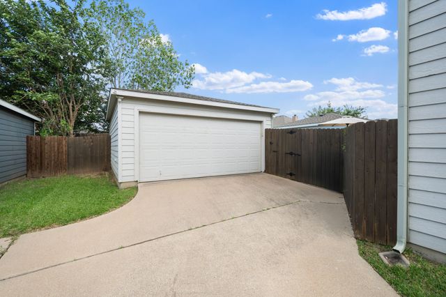 10812 Astor Drive, Fort Worth, TX 76244