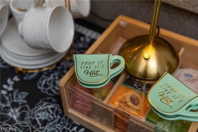 1896 Crestview WAY A47, Naples, FL 34119