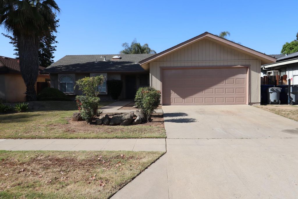 Image 1 of property listing at 160 W Portland, Fresno, CA 93711