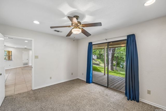 900 BOENIG ST, Seguin, TX 78155